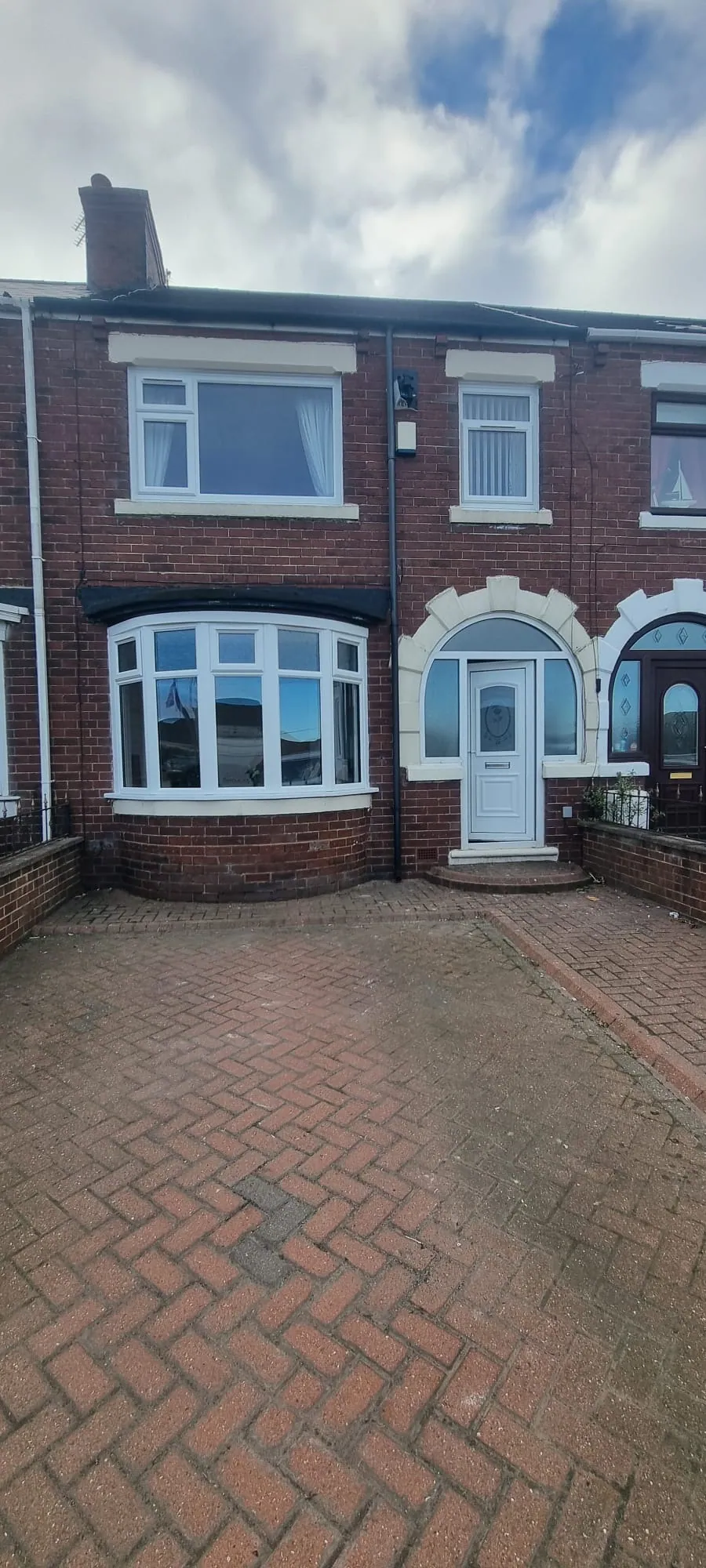 New uPVC windows and uPVC door fitted to a home in Hartlepool and Teesside by DW Glazing